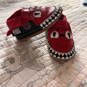 NWOT NBA Raptor Robeez